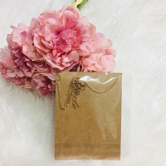 "Confidence is key" necklace - Picture 2 of 4